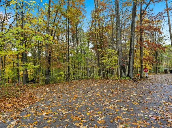 20 Ridgeway Dr, Nashville, IN 47448