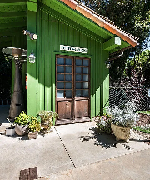 1550 Amalfi Dr — Photo 35