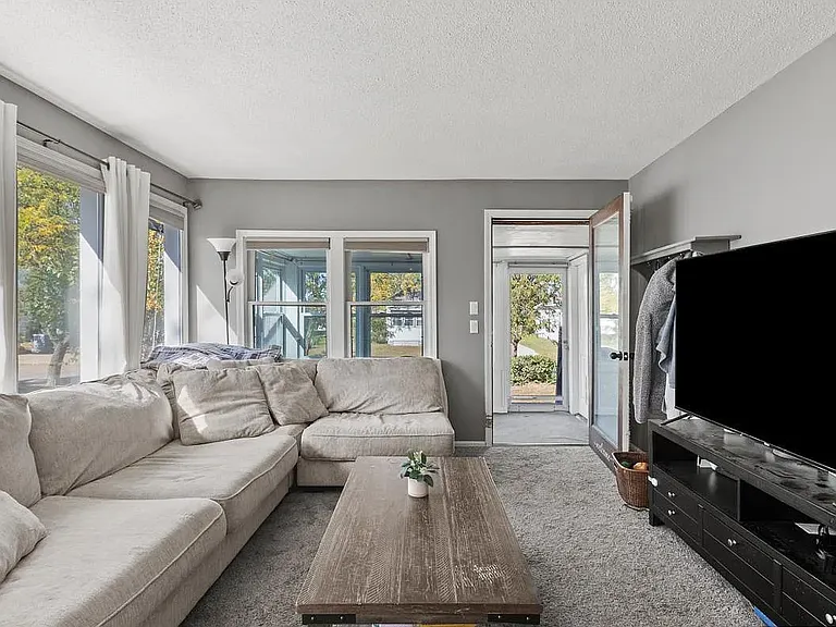 209 W Gardiner St — Photo 8