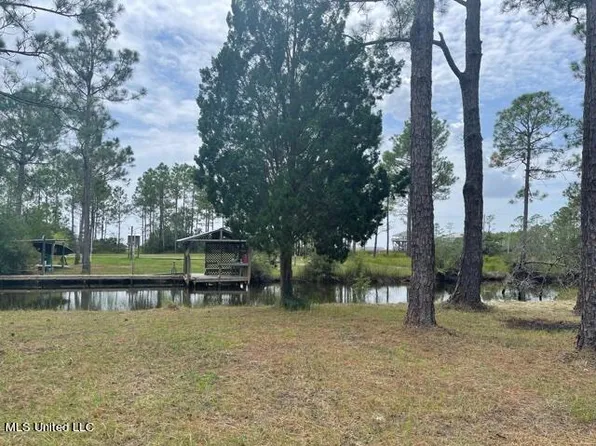 Creal Ln, Moss Point, MS 39562