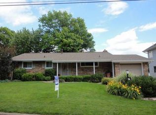 1524 W Shore Dr, Pekin, IL