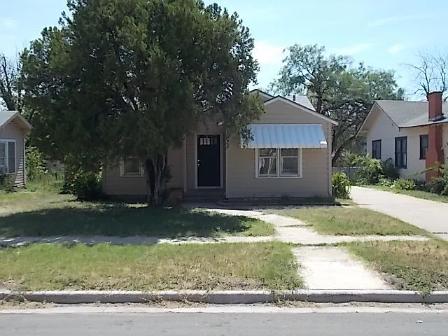 933 PEACH — Photo 1