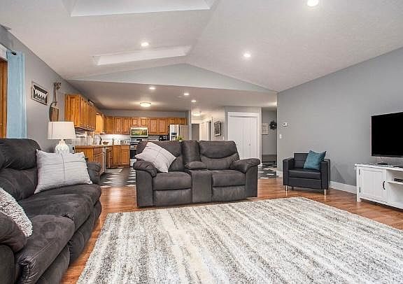 Living room /kitchen