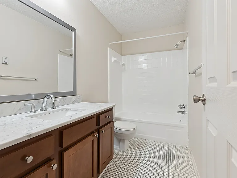 Clinton Manor Apartments — Photo 9