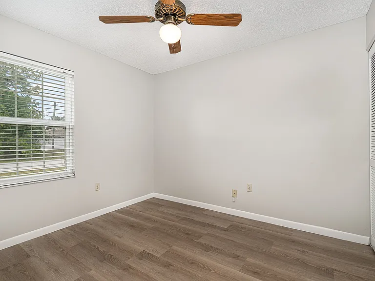 1112 Malone St NW — Photo 15