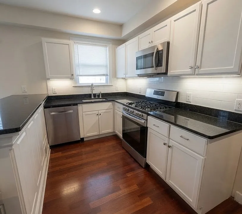 20 Duval St #4