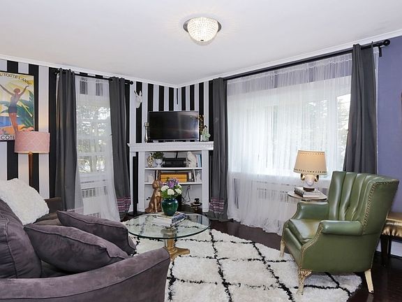 3rd image of 10 Forest Ave