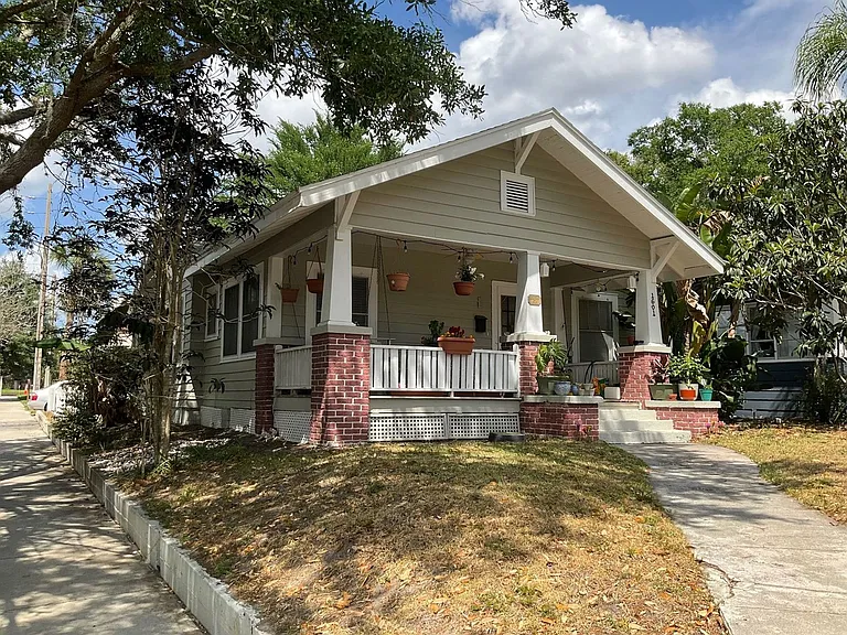 1601 E Jefferson St — Photo 1