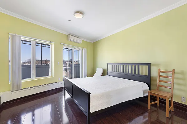 Sold by Thomas Lipovetsky, LREB | media 10