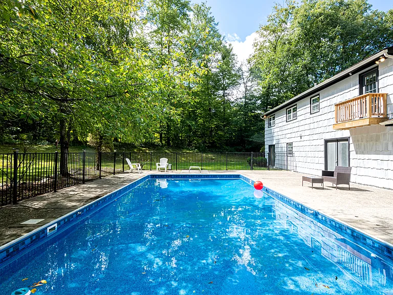 5 Beaver Brook Dr — Photo 17