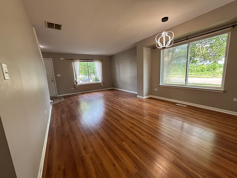 2477 Hillsboro Ln — Photo 8