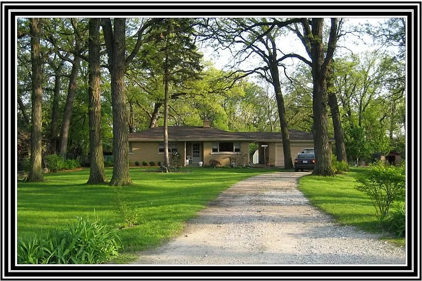 19W721 Hillcrest Ln photo 1