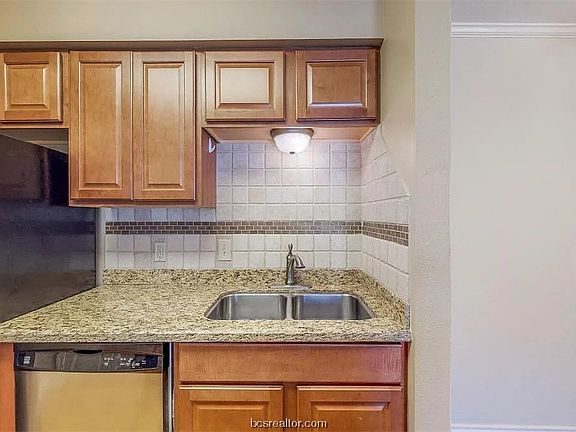 5th image of 904 University Dr #109