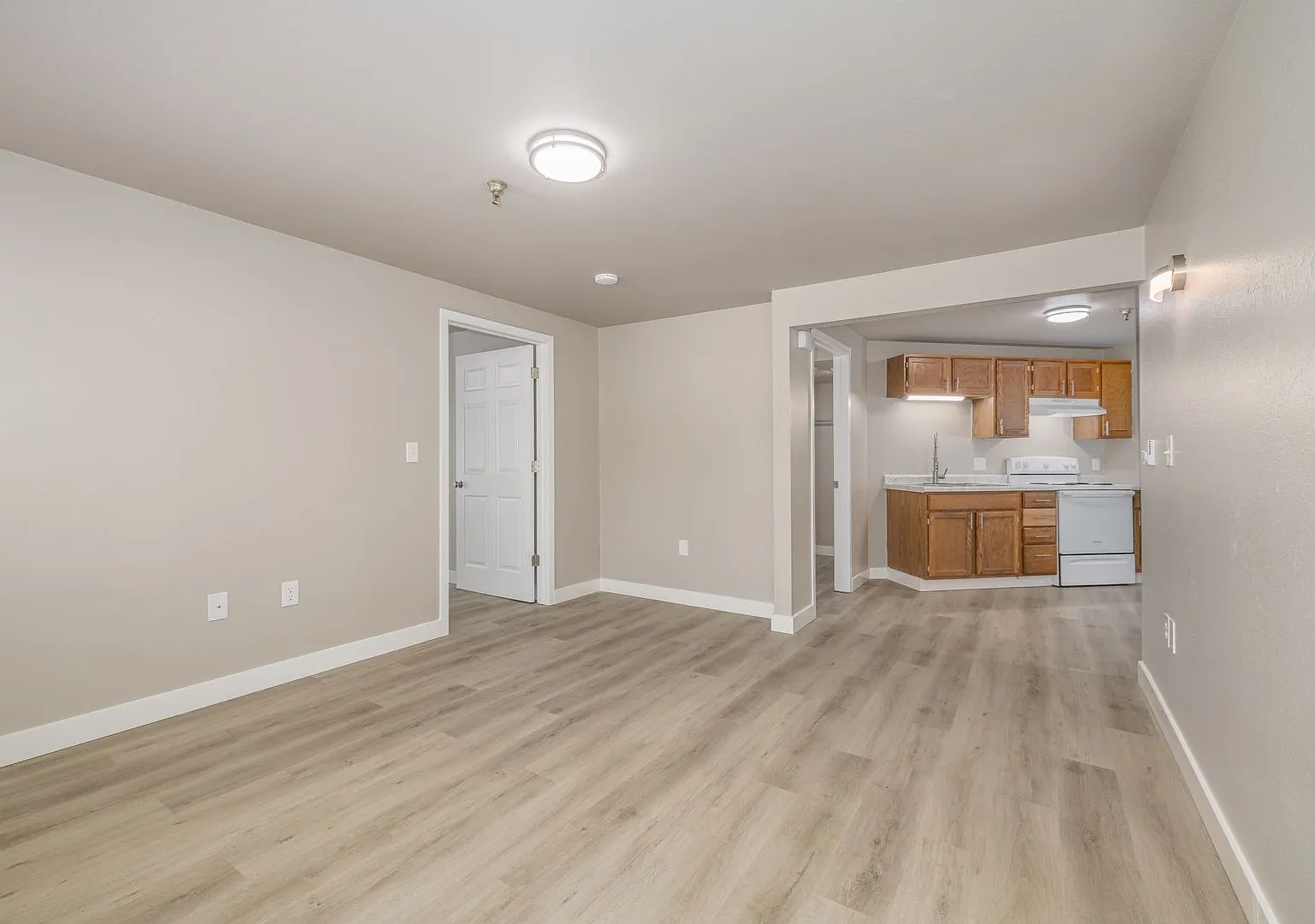 209 Forest St — Photo 2
