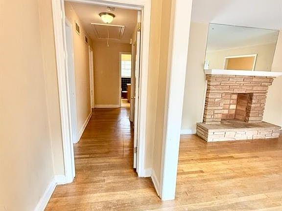 4th image of 2076 Azalea Cir