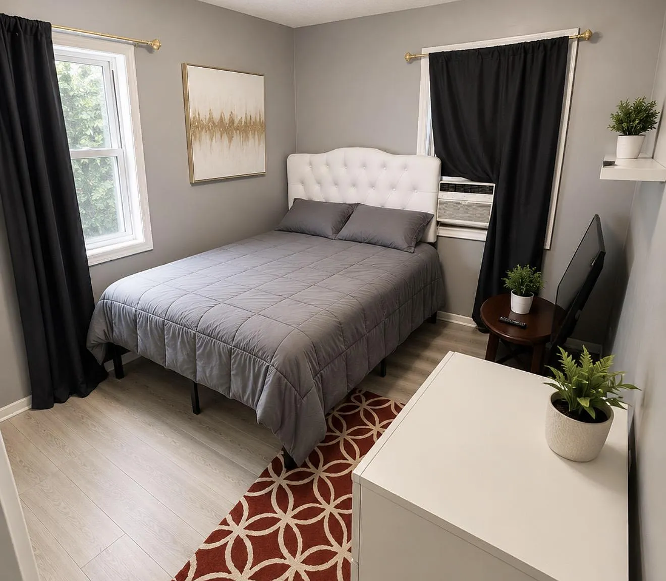 4 bed, 1.0 bath, 2500 sqft, $776 — Photo 1
