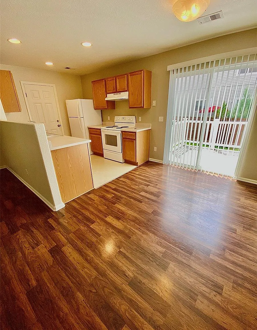 2 bed, 2.0 bath, 1105 sqft, $2,695 — Photo 3