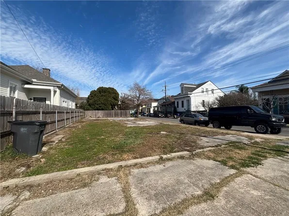 2001 Kerlerec St, New Orleans, LA 70116