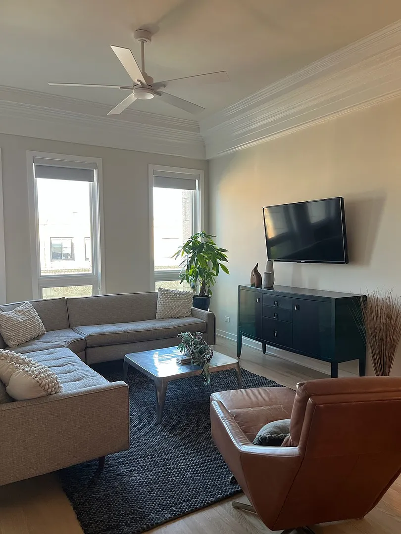 2 bed, 900 sqft, $3,100 — Photo 3