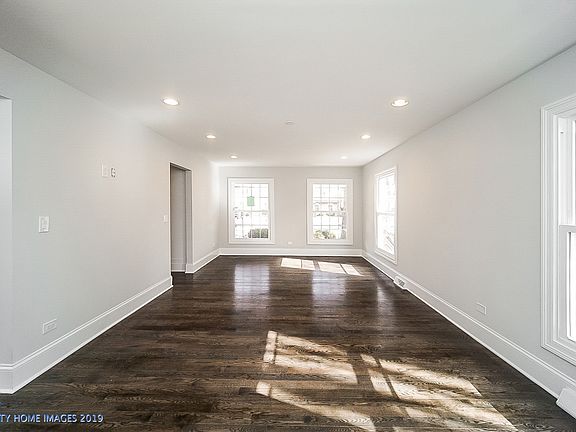 4th image of 126 Berkshire Dr