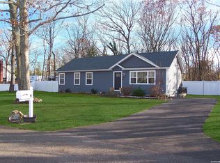 8 Coventry Ave, Mastic, NY 11950