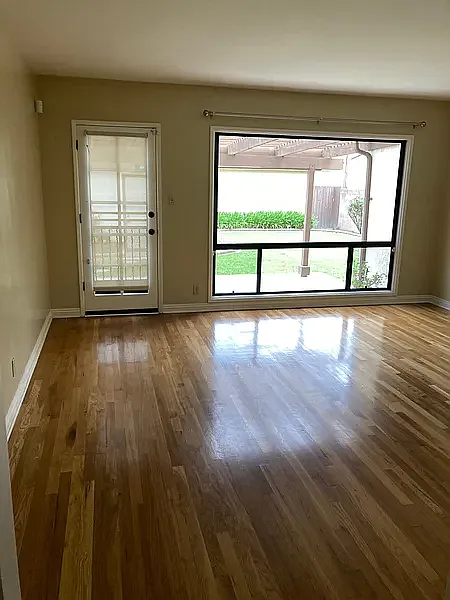 3 bed, 1213 sqft, $3,800 — Photo 2