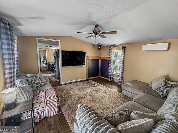 5th image of 515 Cool Springs Rd