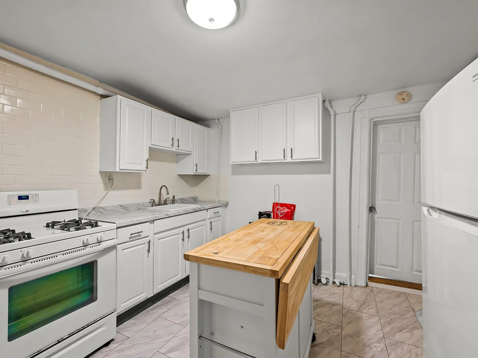 491 Mercer St — Photo 3