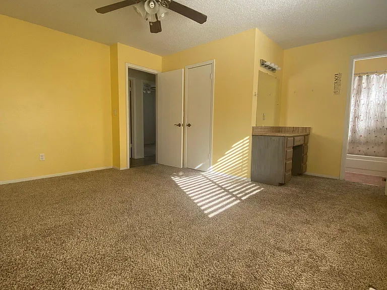 325 Catalina Dr — Photo 5