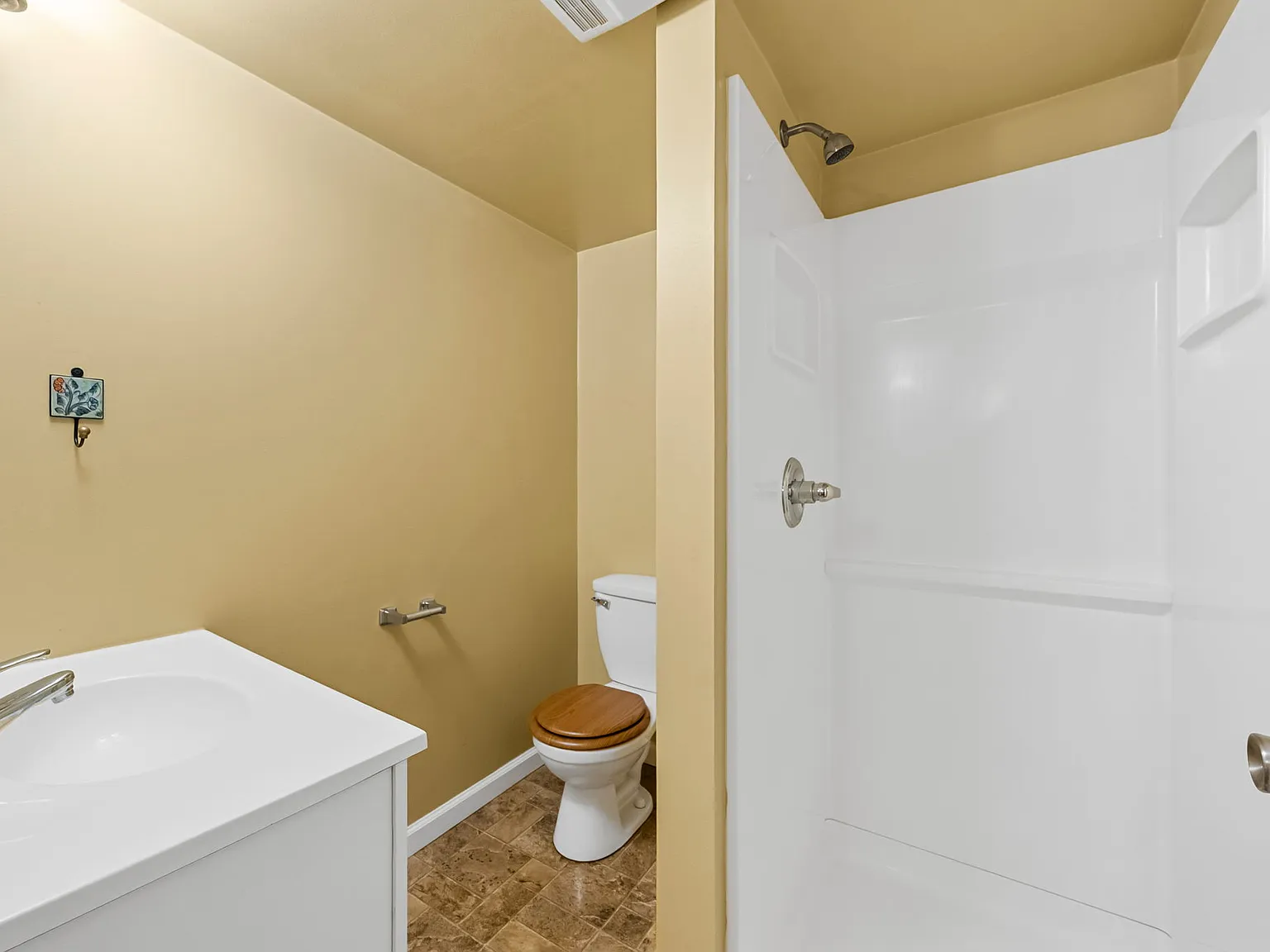 2 bed, 1840 sqft, $1,650 — Photo 3