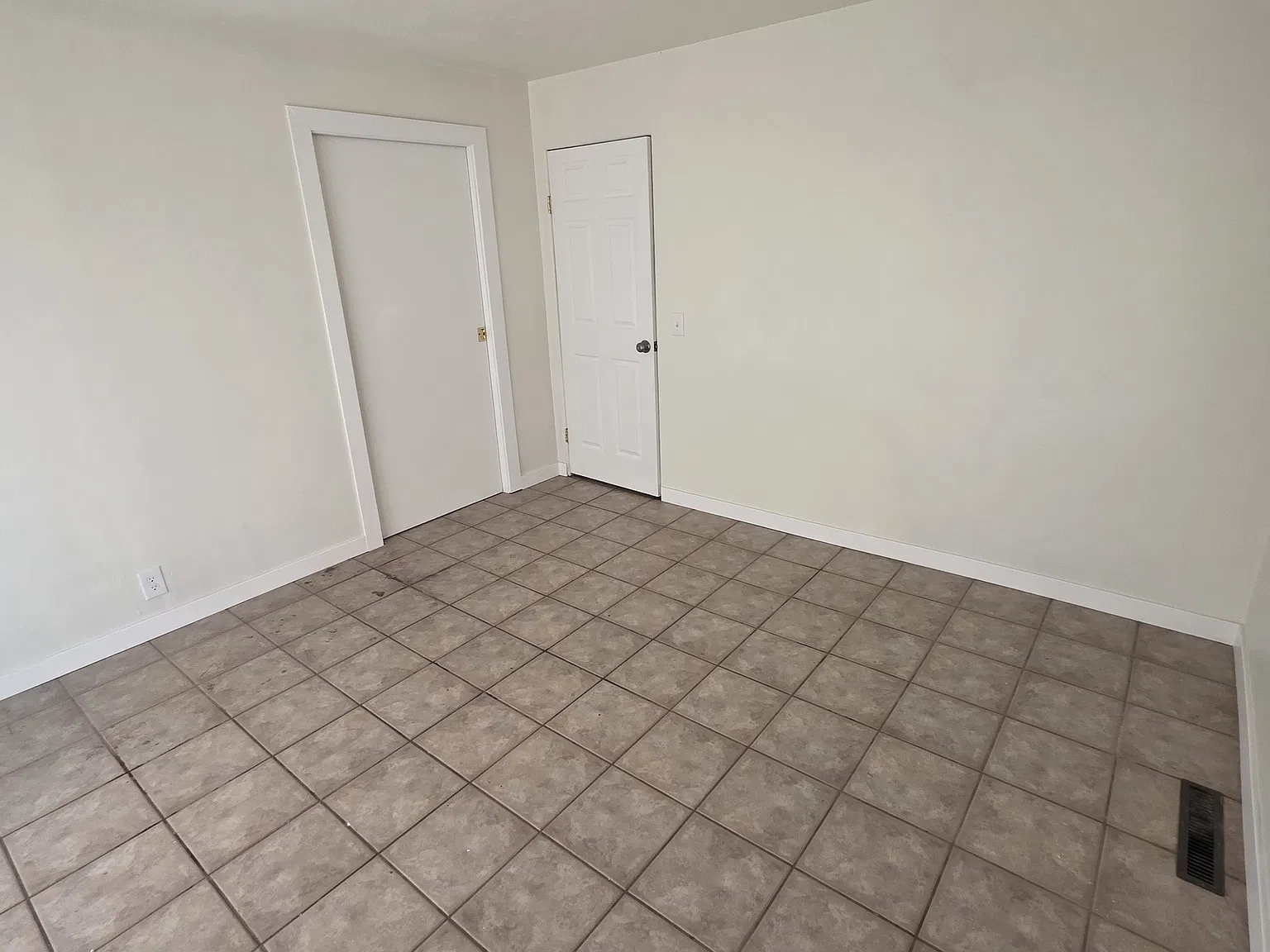 825 N Argonne Rd — Photo 2