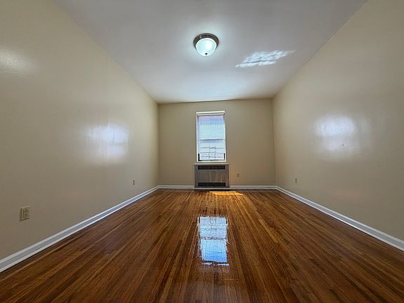 3rd image of 9036 149th St APT 2R