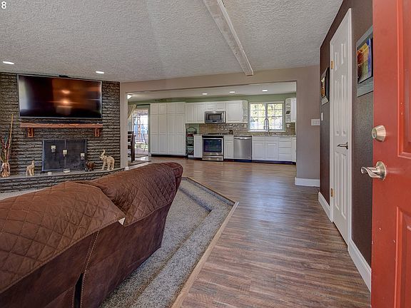 3rd image of 8614 NE 59th Cir