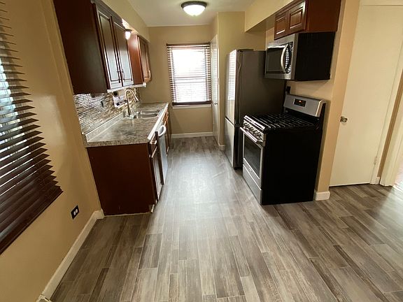 3rd image of 9724 S King Dr