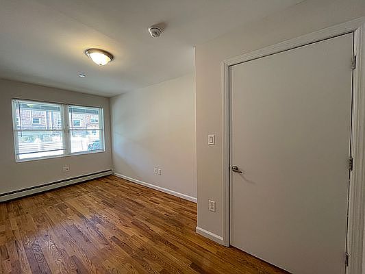 5th image of 3221 Pearsall Ave #2
