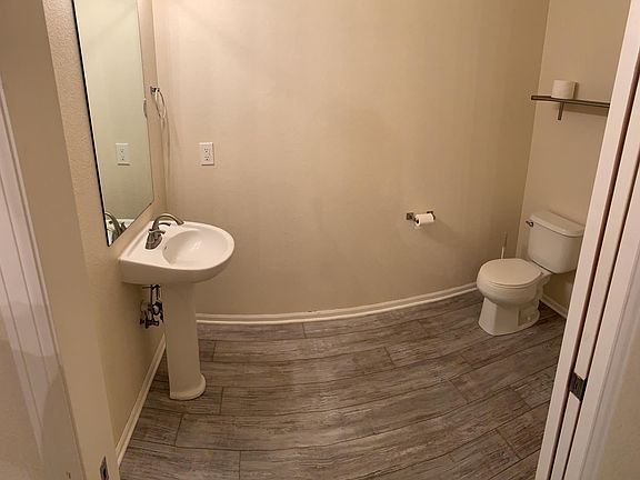 1st Floor Bathroom