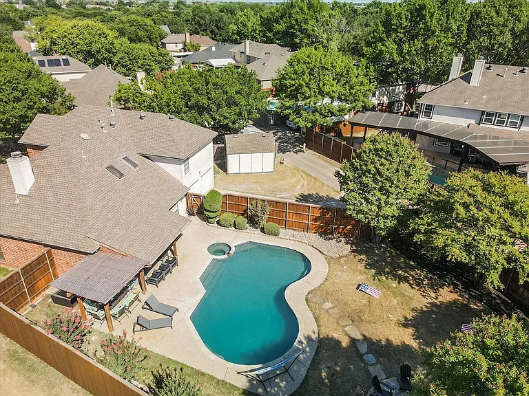 922 Blackstone Dr — Photo 49