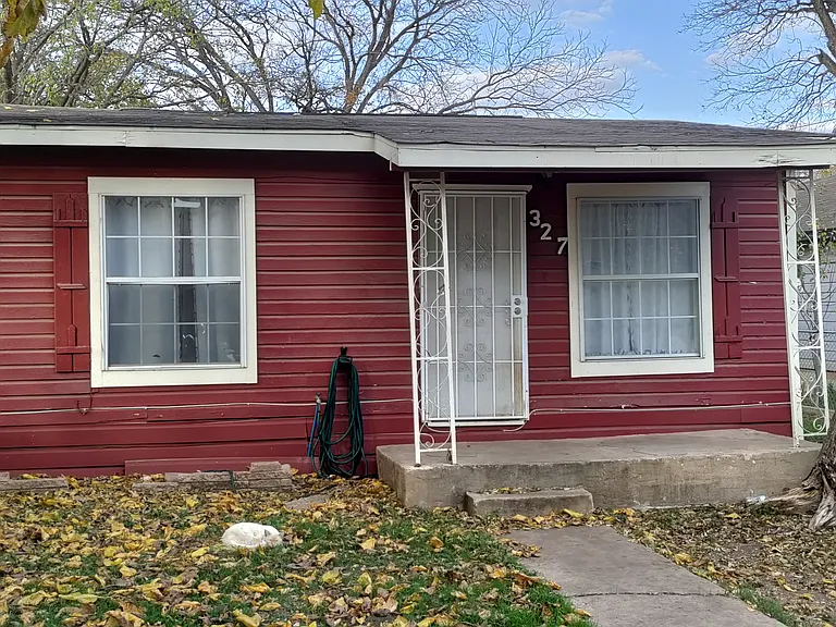 327 Noria St — Photo 1