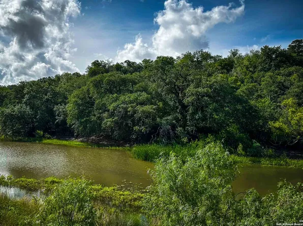 000 Fm 1303, Floresville, TX 78114