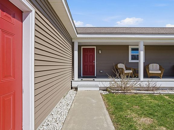 3rd image of 928 Krystal Meadow Ln
