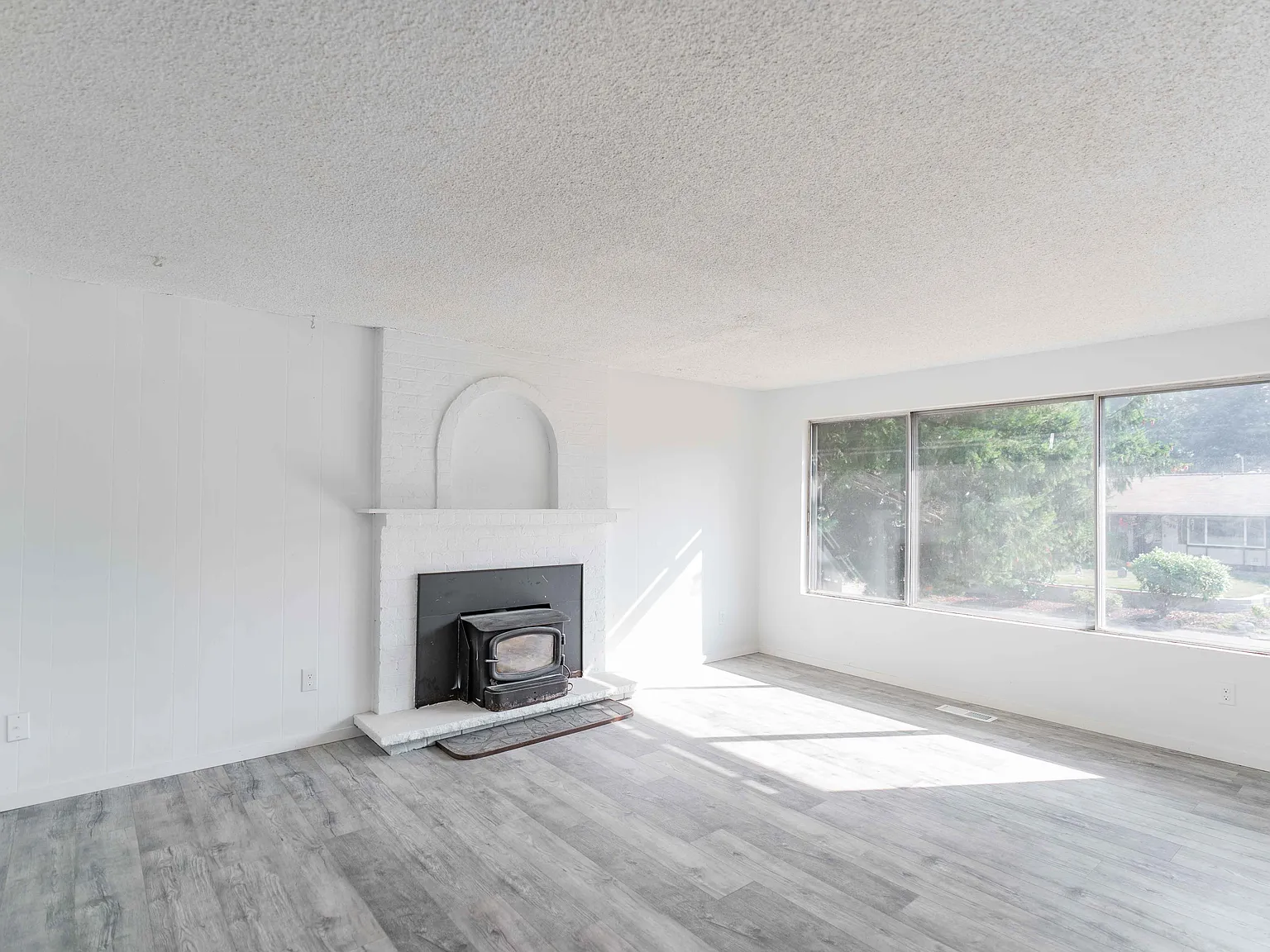 4 bed, 2008 sqft, $3,395 — Photo 4