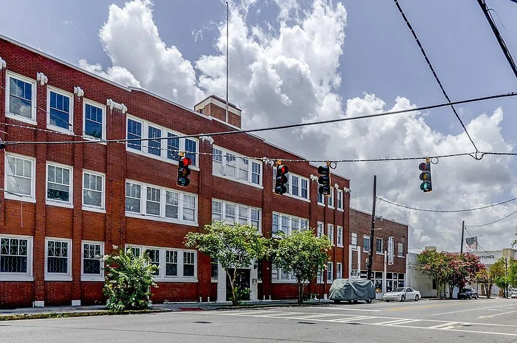 Building Photo - 244 Peters St SW #16