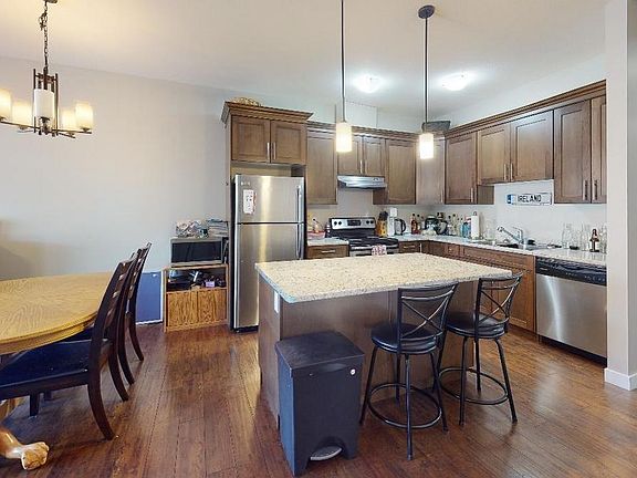 5th image of 9707 99th Ave #22