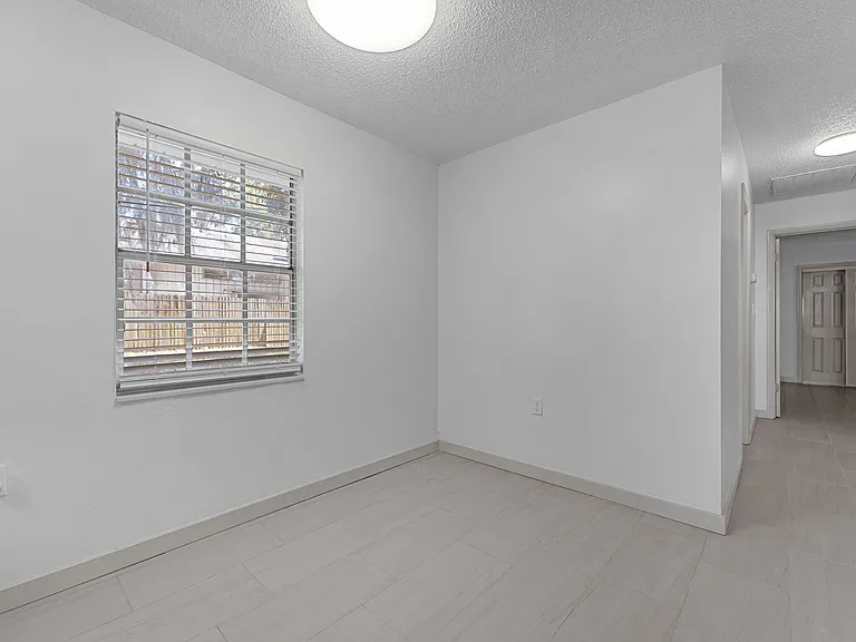 2818 NE 7th St — Photo 6