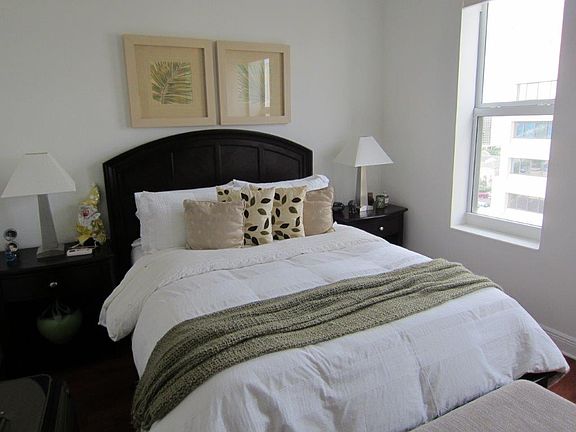 3rd image of 628 Cleveland St APT 1303