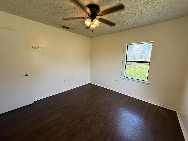 106 E Washington Ave — Photo 15