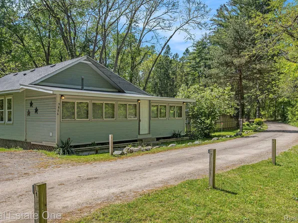 9886 Riverview, Pinckney, MI 48169
