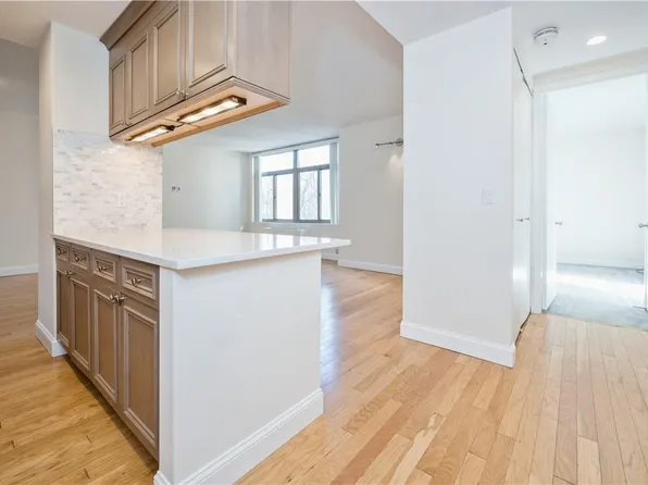 35 N Chatsworth Avenue #2F, Larchmont, NY 10538