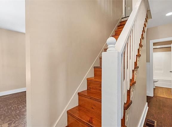 5th image of 147 N 2nd St