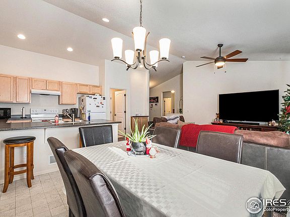 3rd image of 949 Scotch Pine Dr